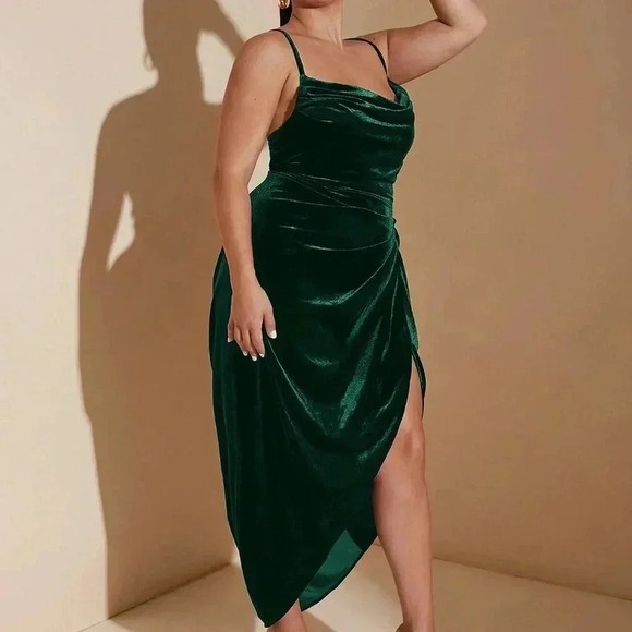 Dark Green Party Women's Plus Size Draped Neck High Slit Ruffle Hem Velvet Dress - Picture 3 of 8